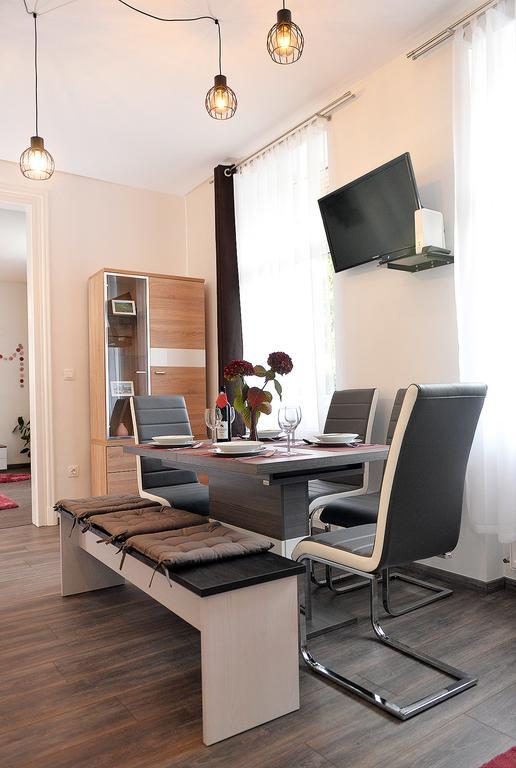 Nobilis Apartman เอ็กเกอร์ ภายนอก รูปภาพ