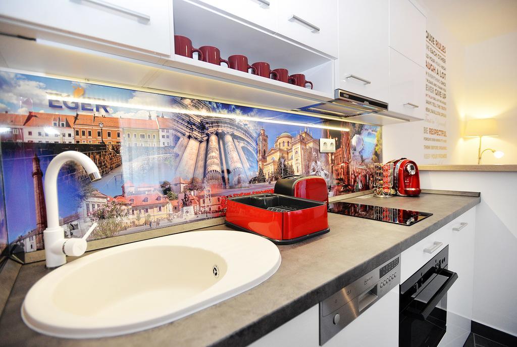 Nobilis Apartman เอ็กเกอร์ ภายนอก รูปภาพ