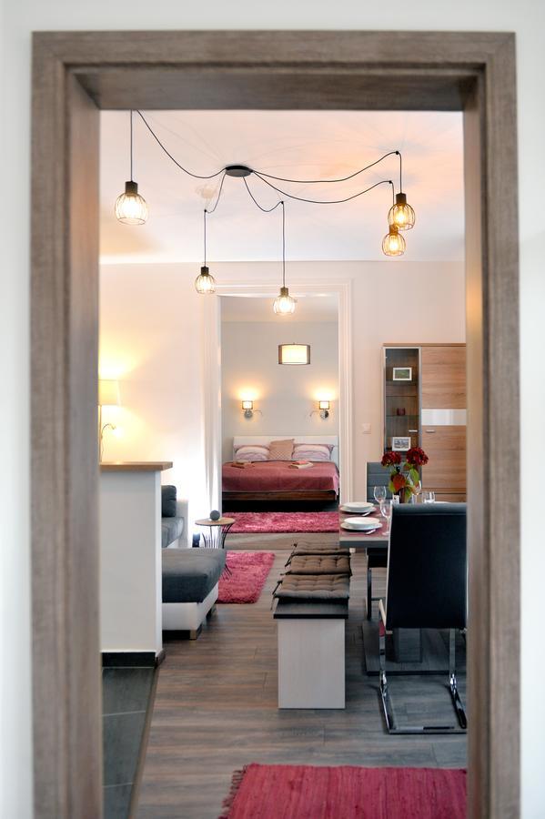 Nobilis Apartman เอ็กเกอร์ ภายนอก รูปภาพ