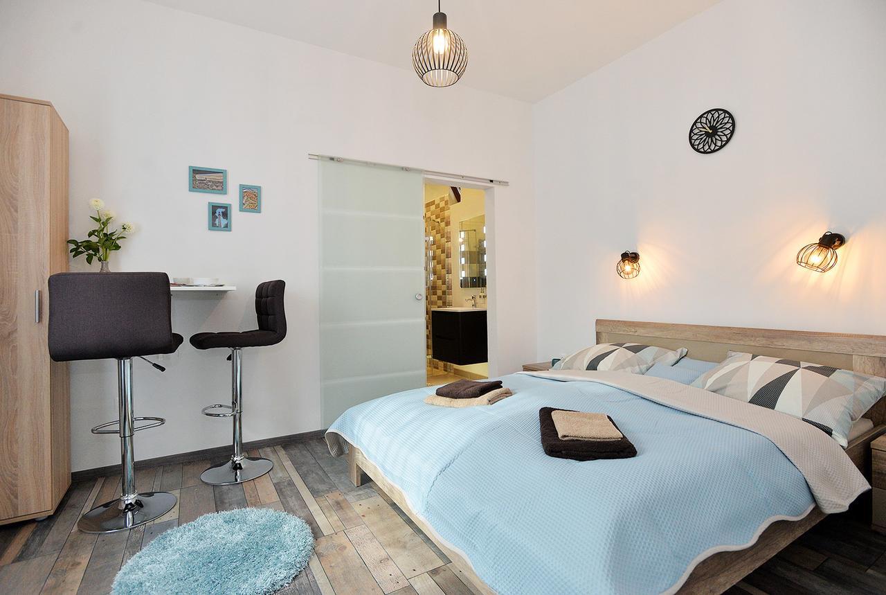 Nobilis Apartman เอ็กเกอร์ ภายนอก รูปภาพ